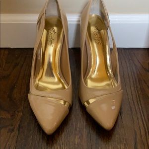 Women’s nude color shoes